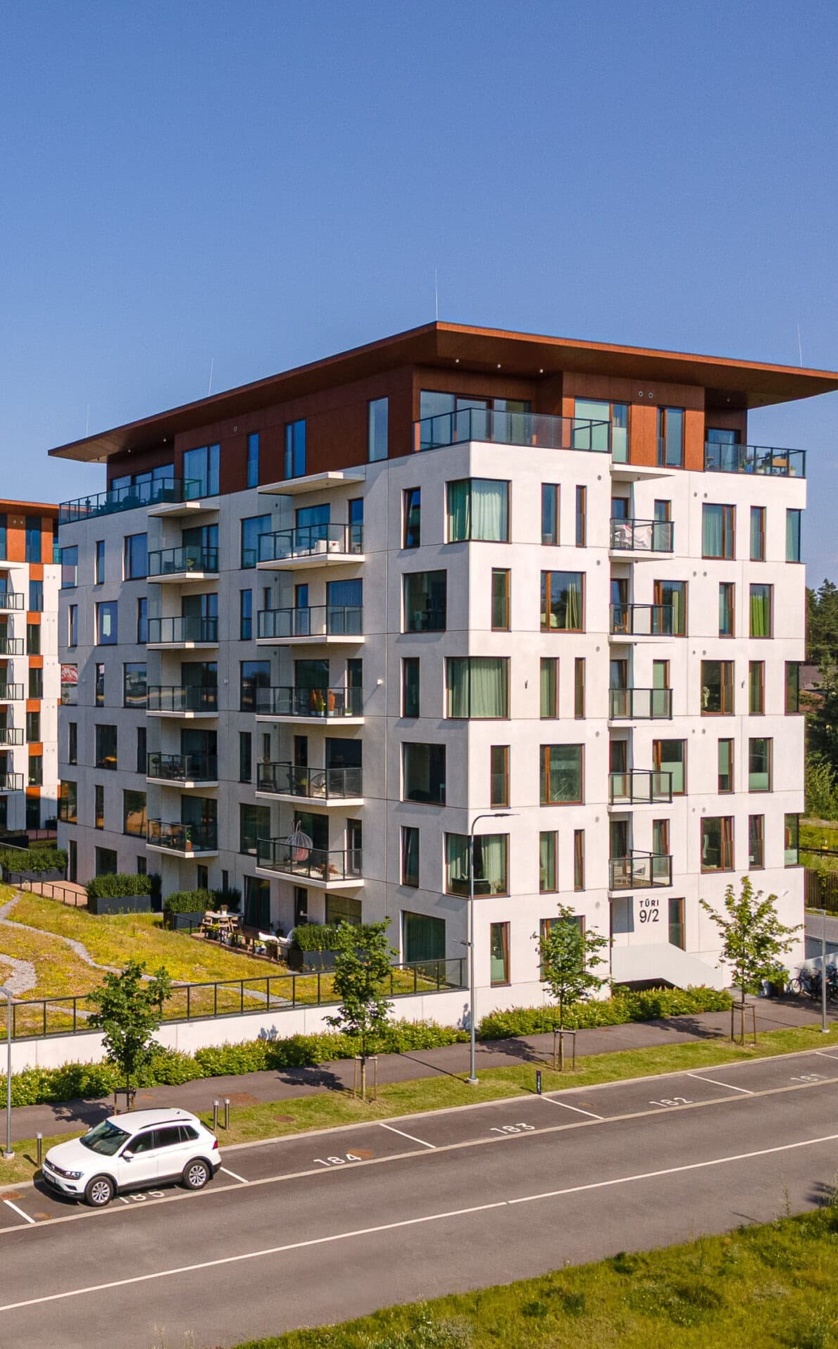 PROXIMITY TO THE CITY CENTRE, THE COSINESS OF A SMALL TOWN