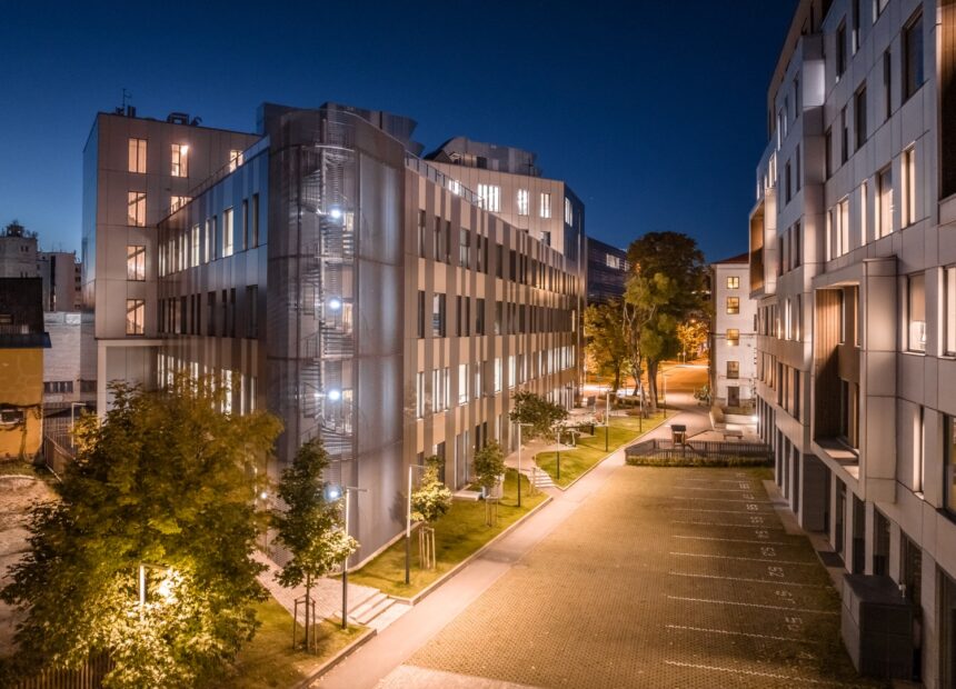 Bolti maja büroohoone täisvaade Tallinna kesklinnas – kaasaegne ärihoone