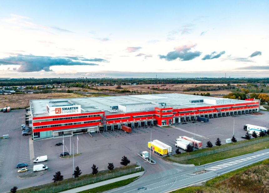 Kawe logistikakeskuse külgvaade Tallinnas – tööstushoone detailvaade