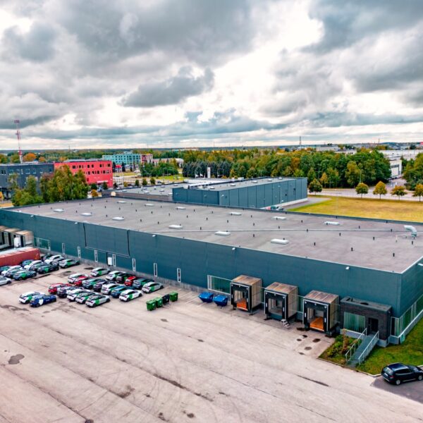 Osmussaare logistikakeskuse vaade Tallinnas – laohoone välisvaade
