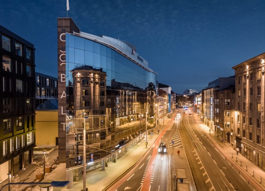 Kawe Plaza 750 m² büroopinna välisvaade Vabaduse väljakul Tallinnas – modernne büroohoone