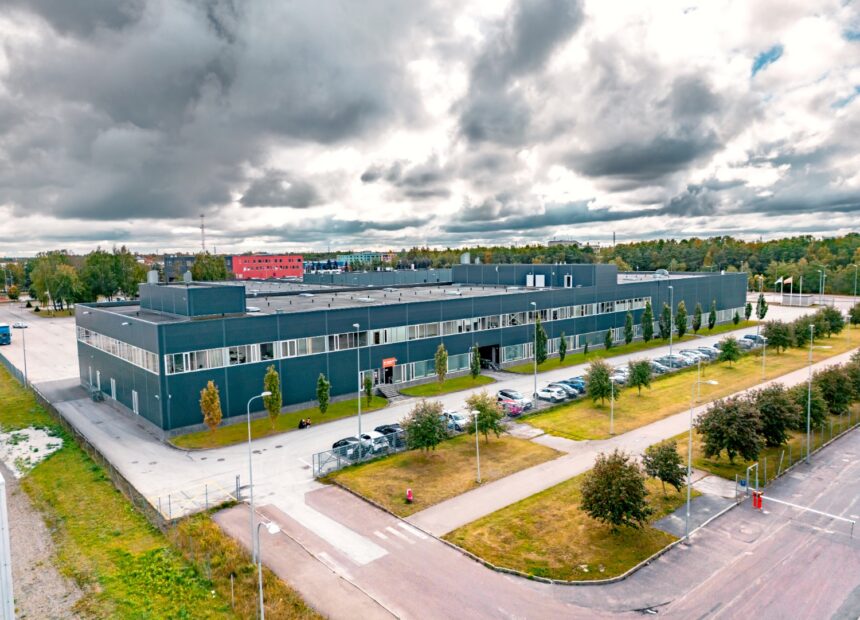 Kuuli tööstushoone kaasaegne välisvaade Tallinnas – tootmispind