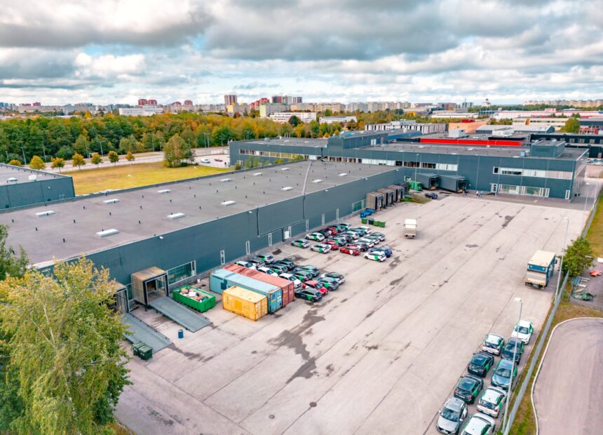 Osmussaare logistikakeskuse kaasaegne välisvaade Tallinnas – laohoone