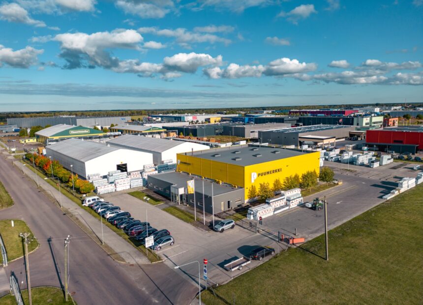 Puumerkki terminali detailvaade Tallinnas – logistikahoone arhitektuur