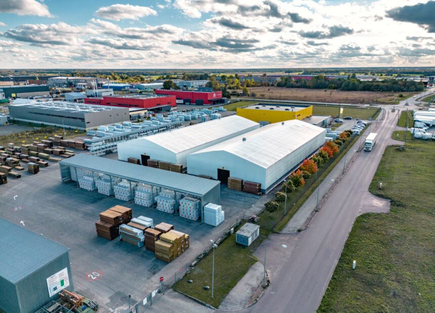 Puumerkki terminali logistikahoone välisvaade Tallinnas – laohoone